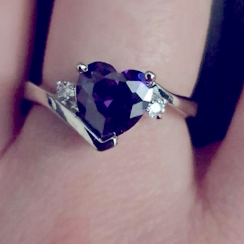 Heart Cut Amethyst Ring - Picture 5 of 6